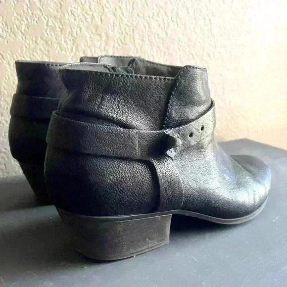 Clarks Black Size 9.5 Heel Leather Boots Pointed Toe with Zipper Women - Picture 5 of 8